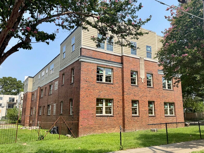 1525 19th St SE, Washington, DC à vendre - Photo du bâtiment - Image 2 de 9