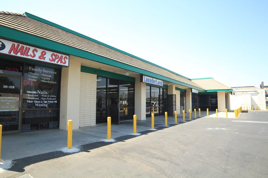 4601-4619 Wilson Rd, Bakersfield, CA for lease - Building Photo - Image 1 of 11