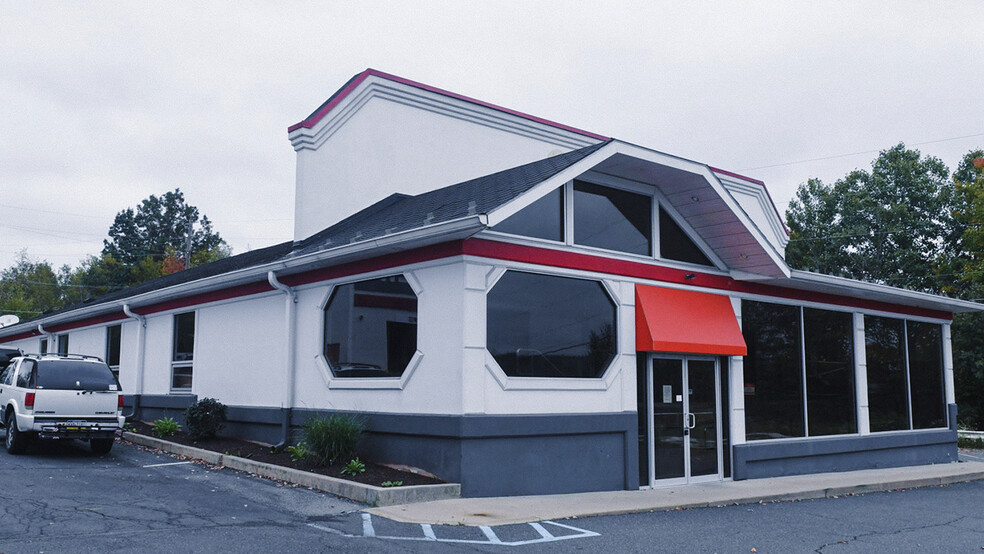 7340 Fairlane Village Mall, Pottsville, PA à vendre - Photo du bâtiment - Image 1 de 1