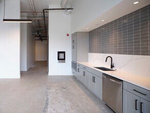 565 Northside Dr, Atlanta, GA for lease Interior Photo- Image 2 of 5