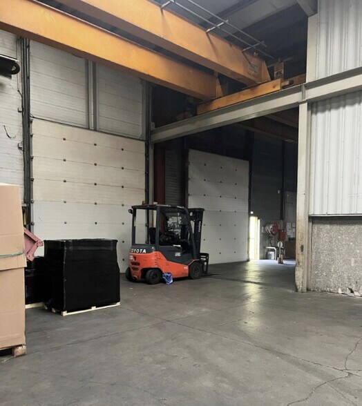 Flex in Béligneux for lease - Interior Photo - Image 2 of 6
