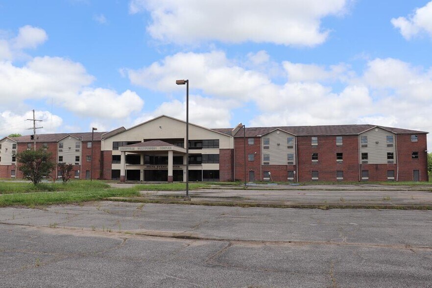 2524 E Alexander St, Greenville, MS à vendre - Photo du bâtiment - Image 2 de 2