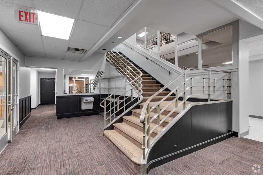 200 S Washington Sq, Lansing, MI for lease - Interior Photo - Image 3 of 14