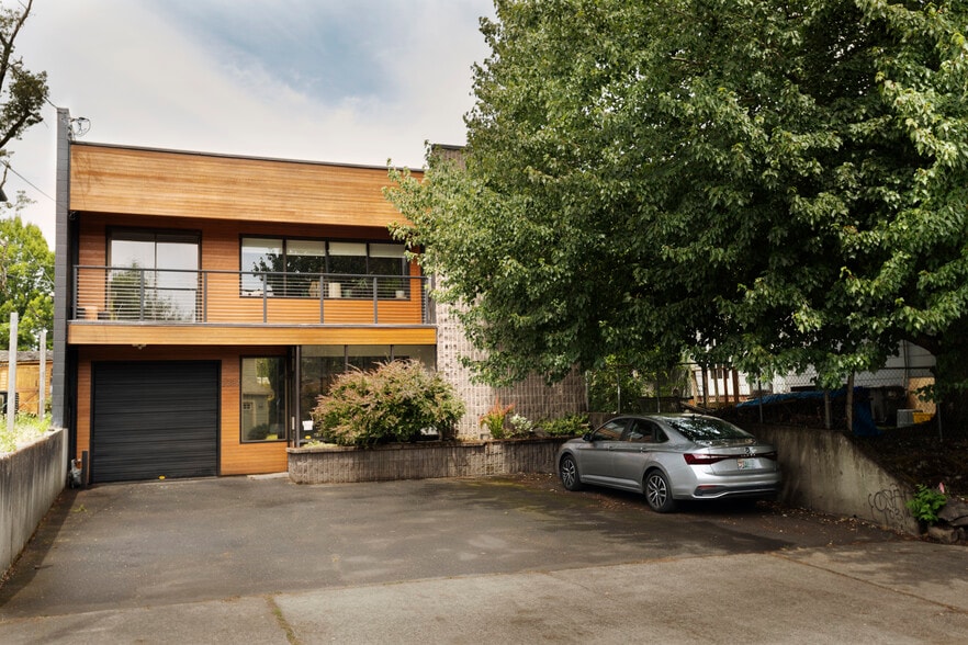 2337 SE Ankeny St, Portland, OR for sale - Building Photo - Image 2 of 19