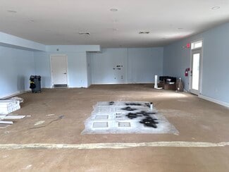 Plus de détails pour 158 S Broad St, Pawcatuck, CT - Local d'activités à louer