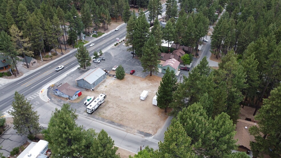41680 Big Bear Blvd, Big Bear Lake, CA à louer - Photo du bâtiment - Image 3 de 8