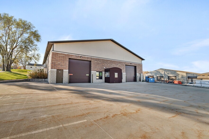 801 Brian Dr, Crest Hill, IL for lease - Building Photo - Image 2 of 21