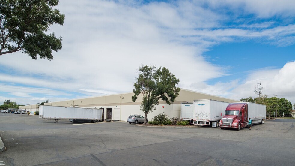 2220-2240 W Winton Ave, Hayward, CA à louer - Photo du bâtiment - Image 2 de 2