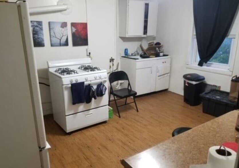 533 Broadway, Watervliet, NY for sale - Interior Photo - Image 2 of 10