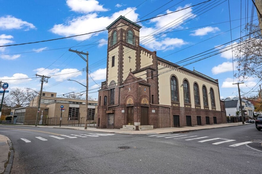 1 Brighton Ave, Staten Island, NY for sale - Primary Photo - Image 1 of 6