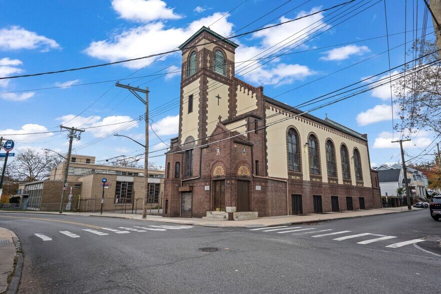 100 Brighton Ave, Staten Island, NY à vendre - Photo principale - Image 1 de 6