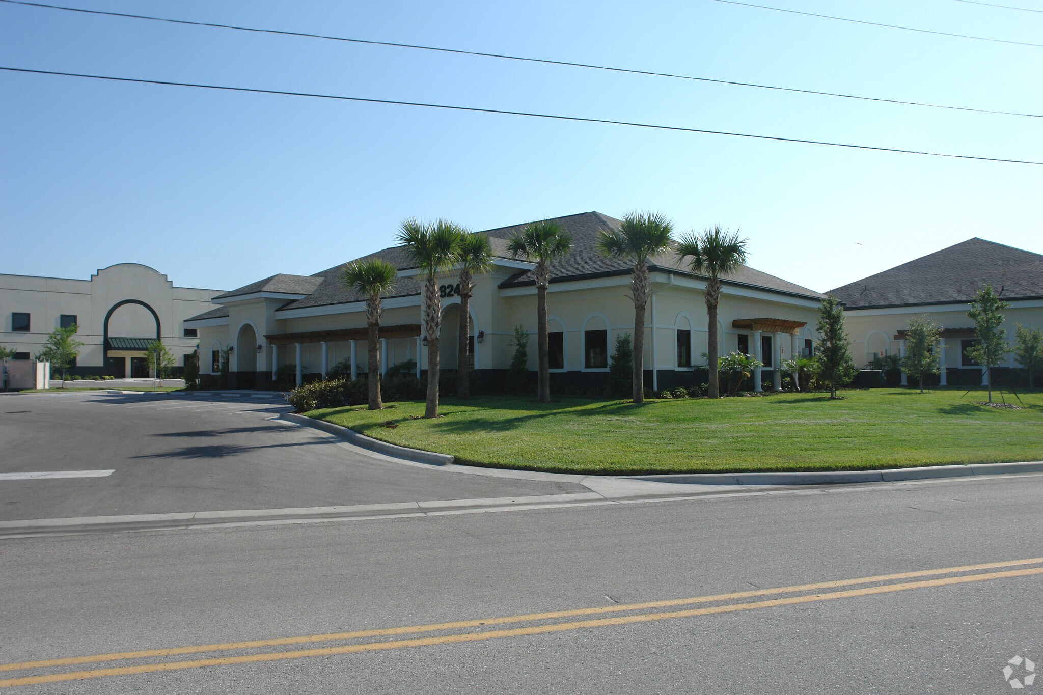 8240 118th Ave N, Largo, FL à vendre Photo du bâtiment- Image 1 de 6