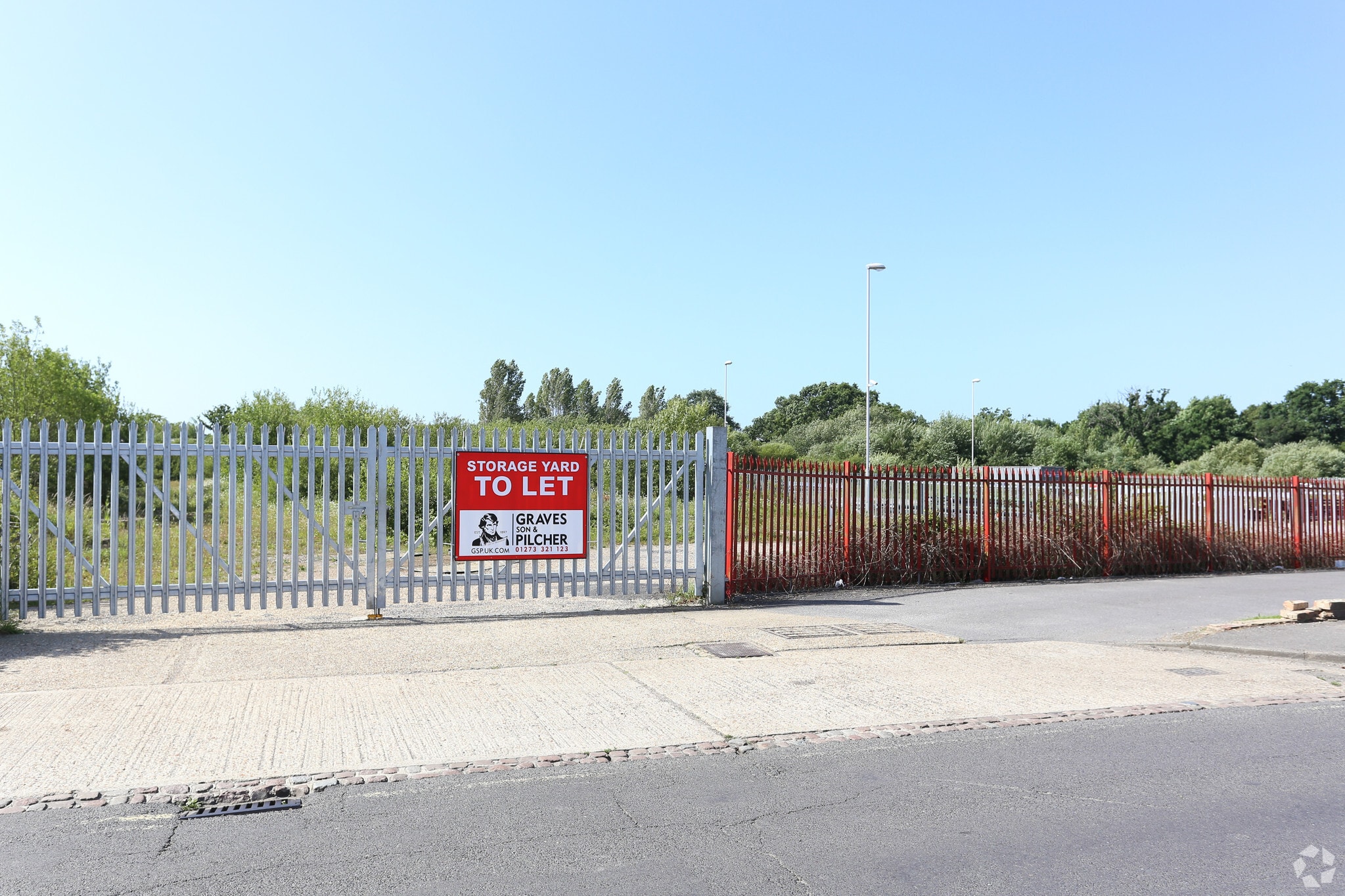 61 Victoria Rd, Burgess Hill for lease Primary Photo- Image 1 of 6