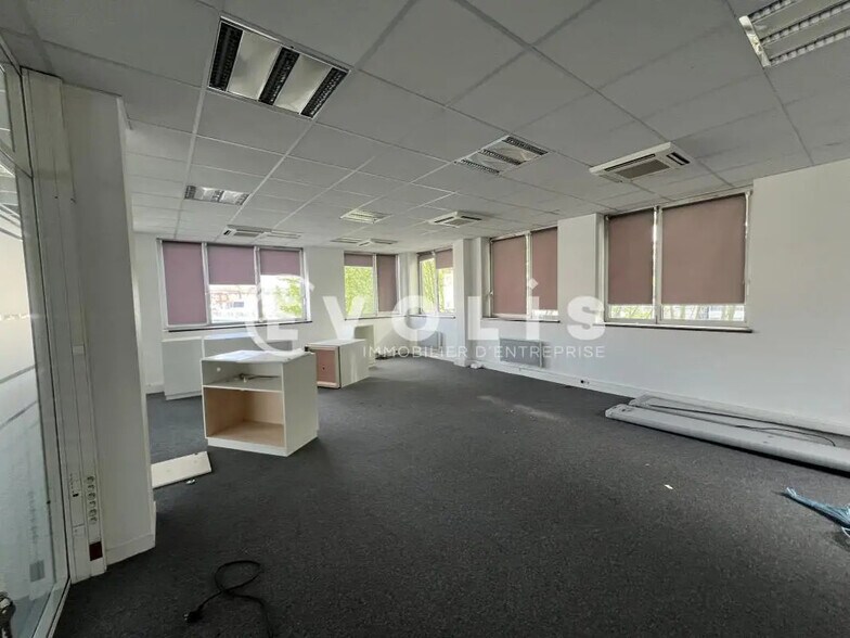 Office in Neuilly-Plaisance for lease - Interior Photo - Image 3 of 8