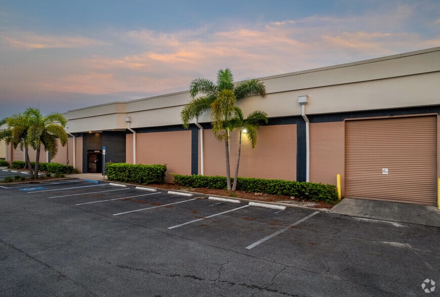 4700 110th Ave N, Pinellas Park, FL à vendre - Photo du bâtiment - Image 3 de 7