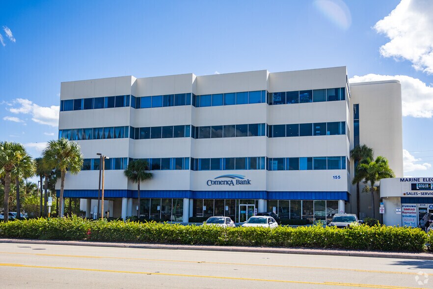155 E Blue Heron Blvd, Riviera Beach, FL à louer - Photo du bâtiment - Image 2 de 19
