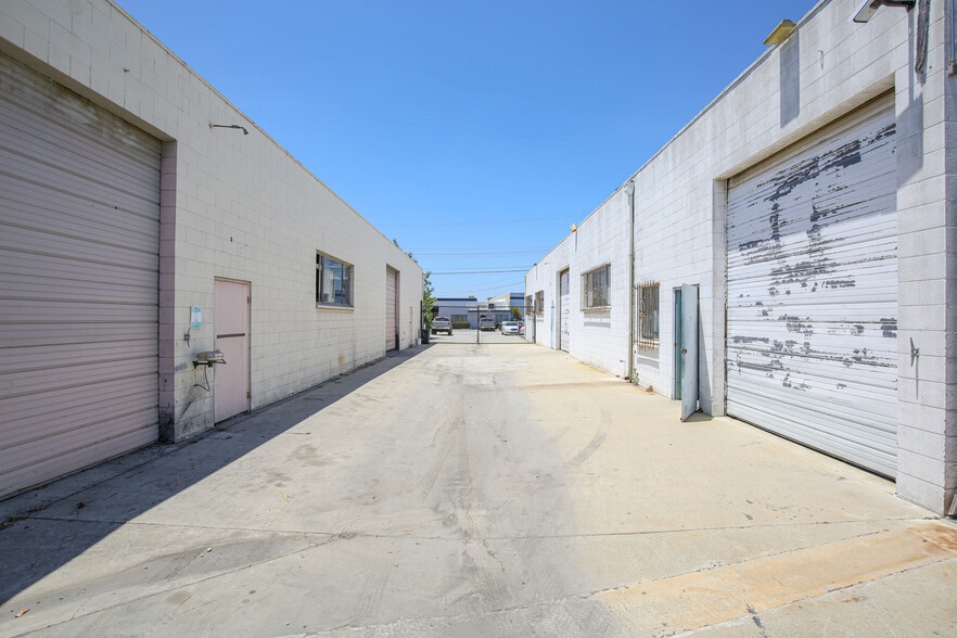 8342 Secura Way, Santa Fe Springs, CA for lease - Building Photo - Image 3 of 6