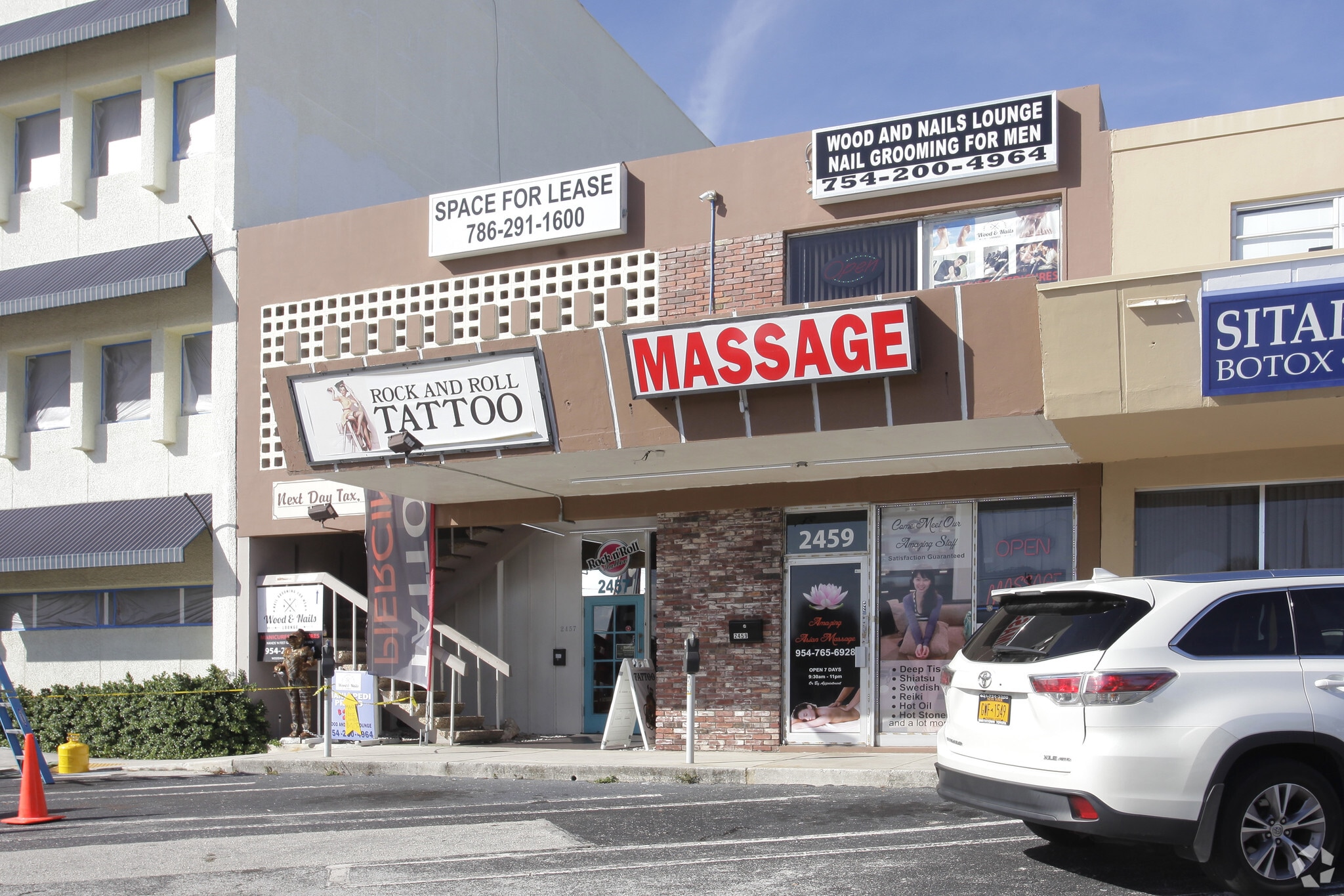 2457-2459 E Commercial Blvd, Fort Lauderdale, FL for lease Primary Photo- Image 1 of 19