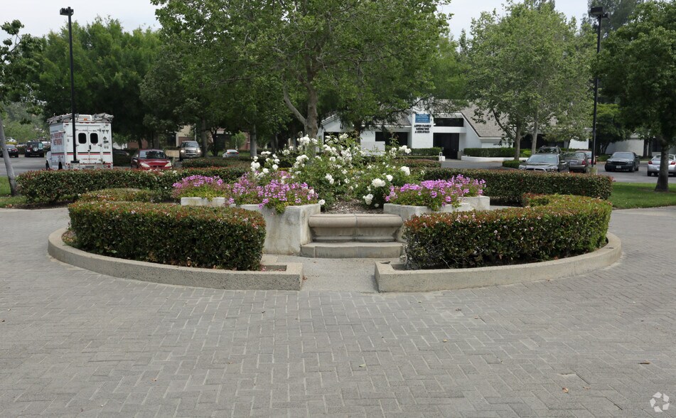 10837 Laurel St, Rancho Cucamonga, CA à vendre - Photo du bâtiment - Image 2 de 9