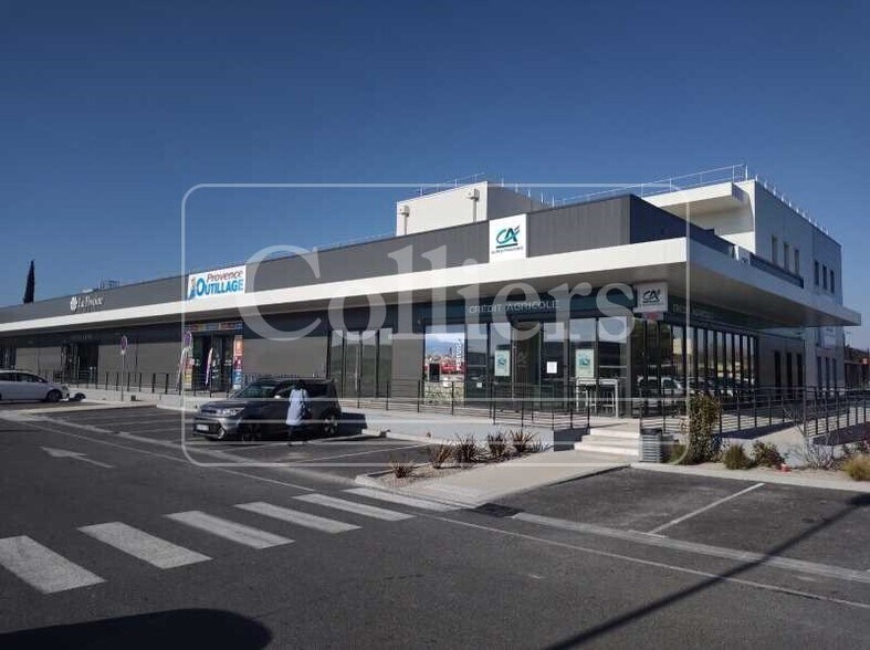 828 Route D'Aix, Pertuis for lease - Building Photo - Image 2 of 8
