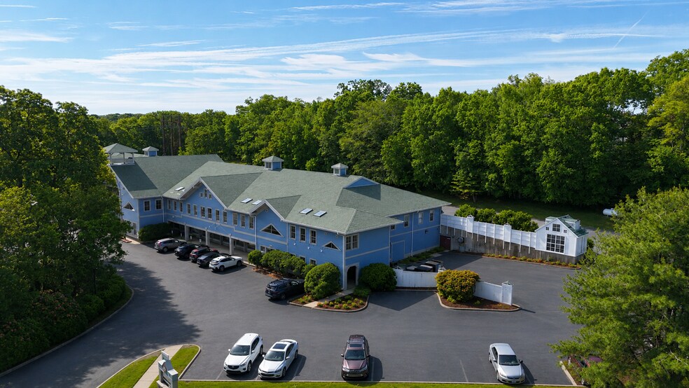 23 Clara Dr, Mystic, CT à louer - Photo du bâtiment - Image 3 de 19