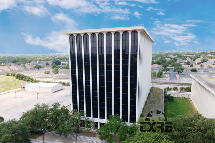 7171 Forest Ln, Dallas, TX à louer - Photo du bâtiment - Image 2 de 10