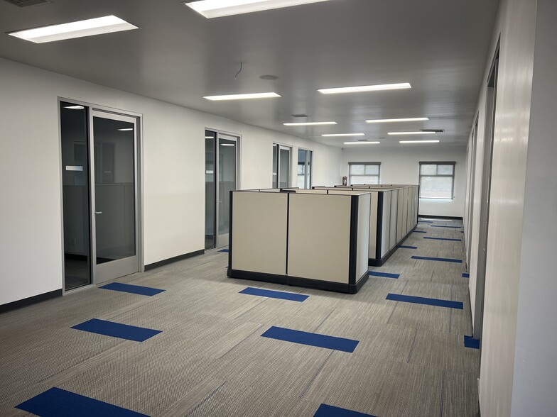 235 W 5th Ave, Escondido, CA for sale - Interior Photo - Image 3 of 13