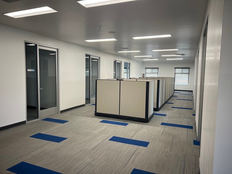 235 W 5th Ave, Escondido, CA à vendre - Photo intérieure - Image 3 de 13