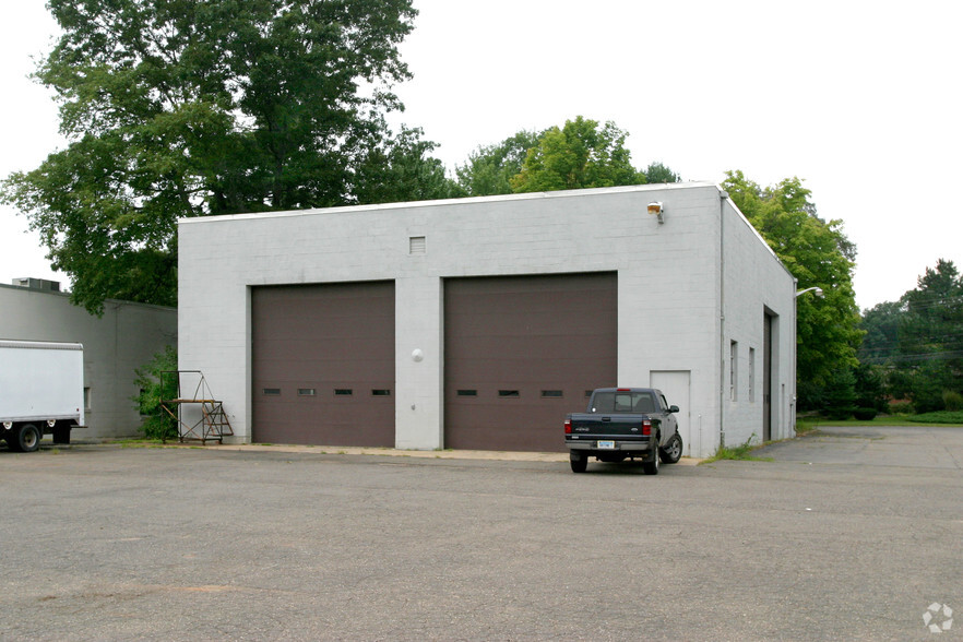 10 Southwood Dr, Bloomfield, CT for lease - Building Photo - Image 3 of 4