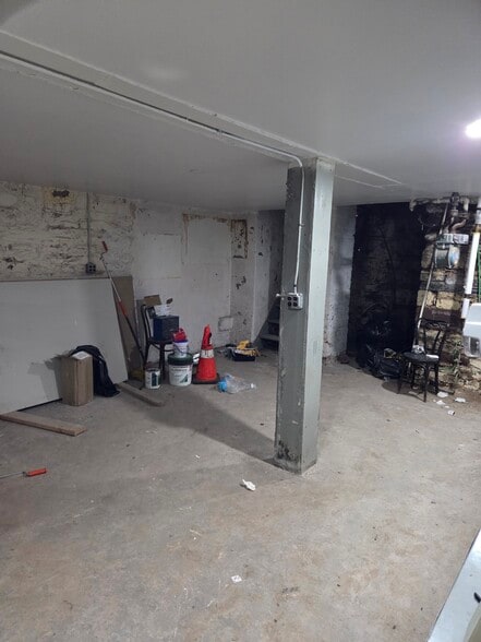 13 Avenue B, New York, NY for lease - Building Photo - Image 3 of 8