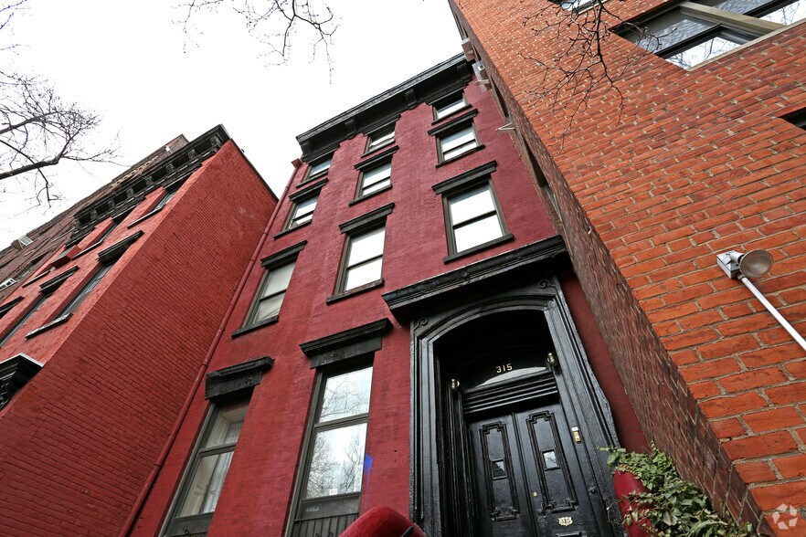315 W 18th St, New York, NY à vendre - Photo du bâtiment - Image 3 de 4