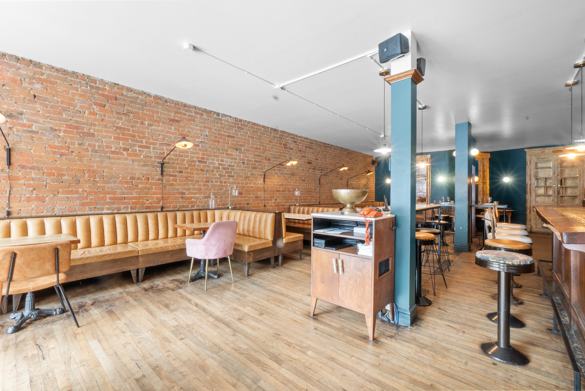 5375 Av Du Parc, Montréal, QC for lease Interior Photo- Image 1 of 29