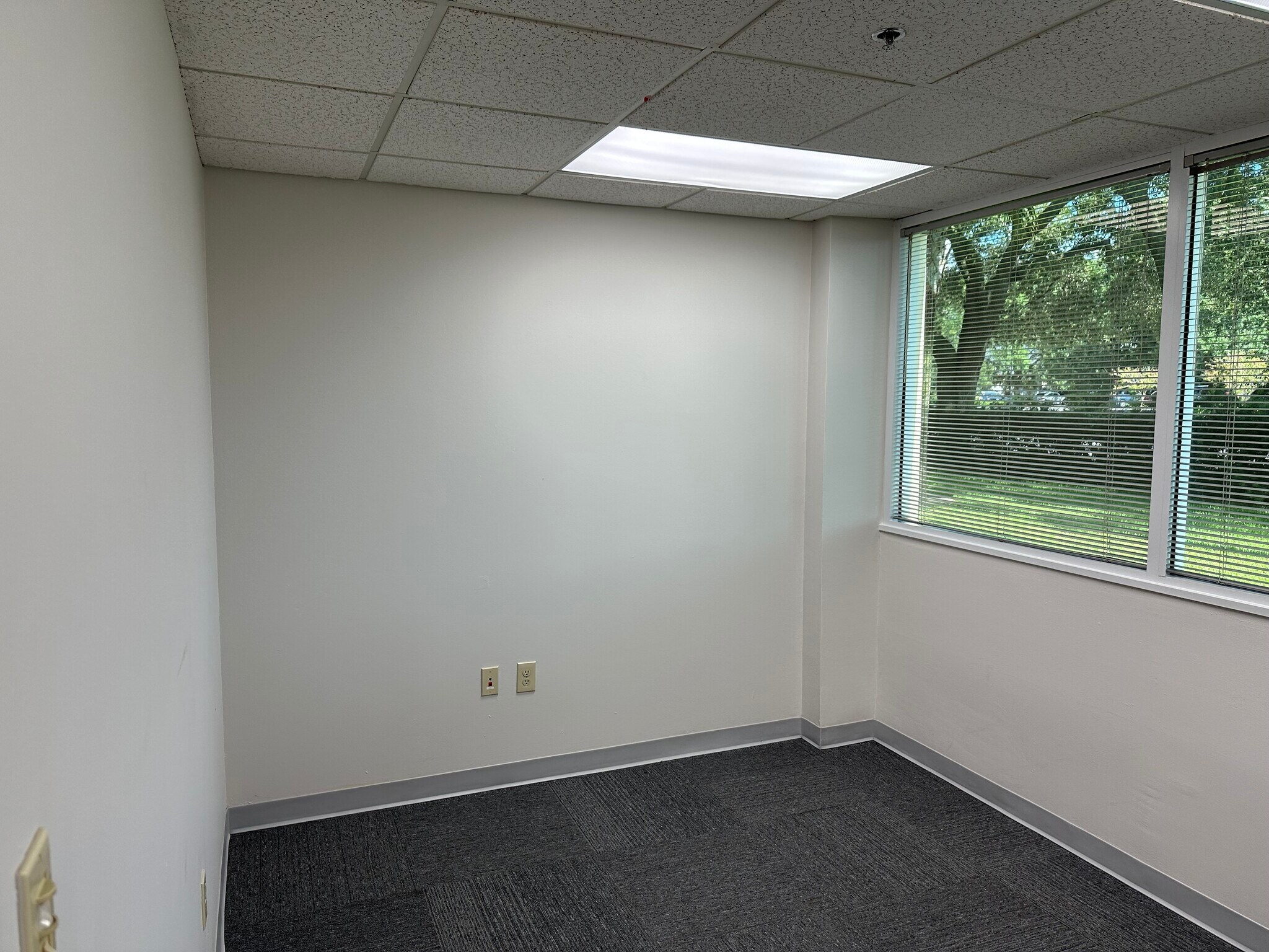 498 Palm Springs Dr, Altamonte Springs, FL for lease Interior Photo- Image 1 of 2