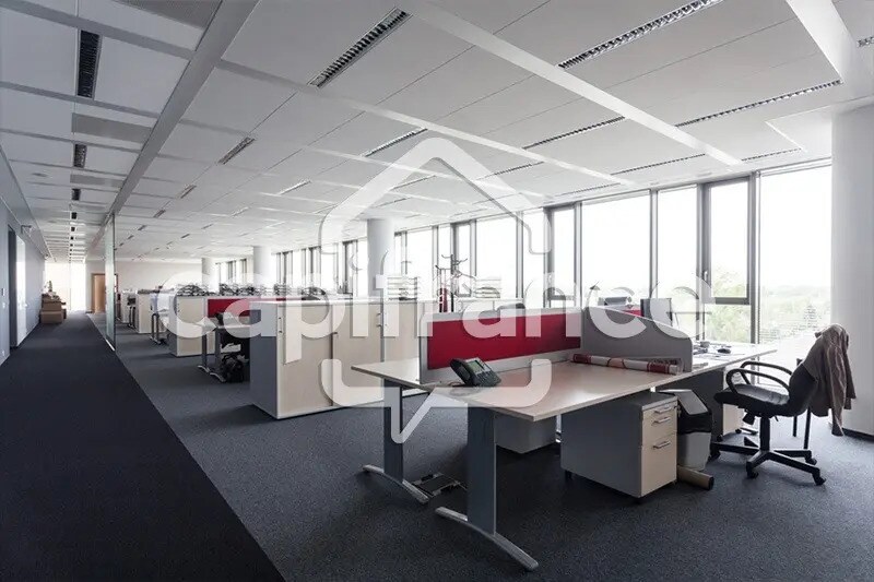 Office in Dardilly for lease Interior Photo- Image 1 of 5