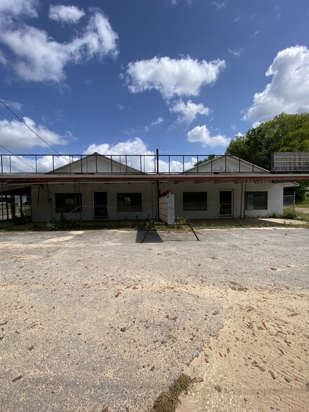 928 White Ave, Graceville, FL for sale - Primary Photo - Image 1 of 16