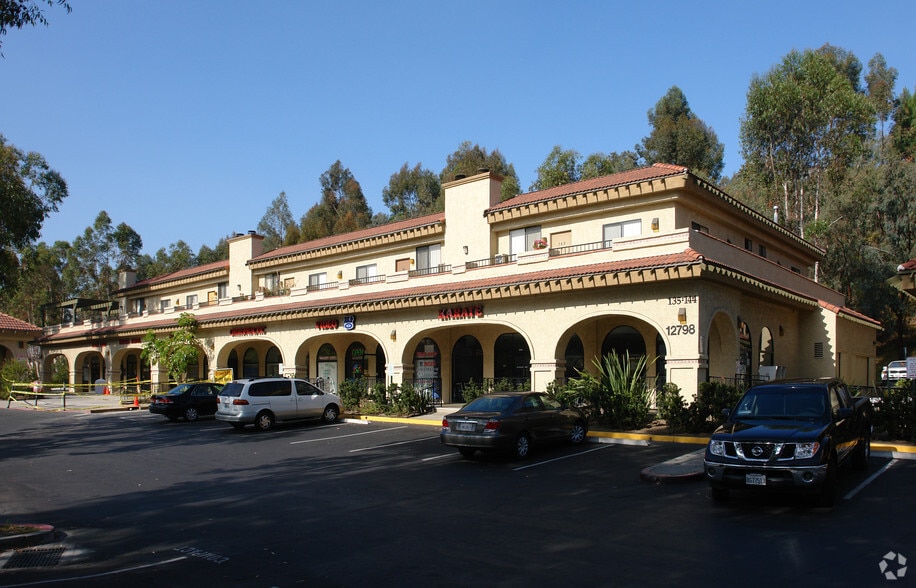 12788 Rancho Penasquitos Blvd, San Diego, CA à louer - Photo du bâtiment - Image 3 de 8