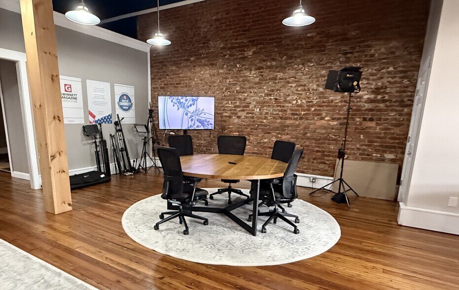 25 E Main St, Buford, GA à vendre - Photo du bâtiment - Image 2 de 15