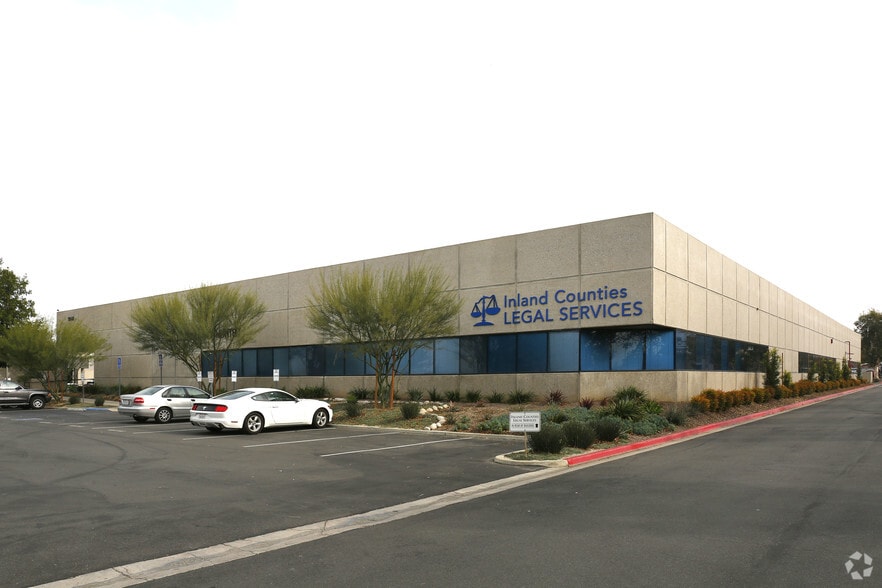 1040 Iowa Ave, Riverside, CA for sale - Primary Photo - Image 1 of 4