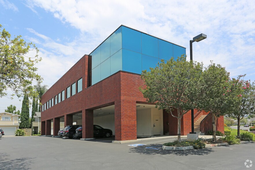203 N Brea Blvd, Brea, CA à vendre - Photo du bâtiment - Image 3 de 13