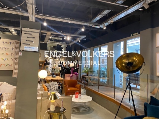 Retail in Barcelona, Barcelona for lease Interior Photo- Image 1 of 9