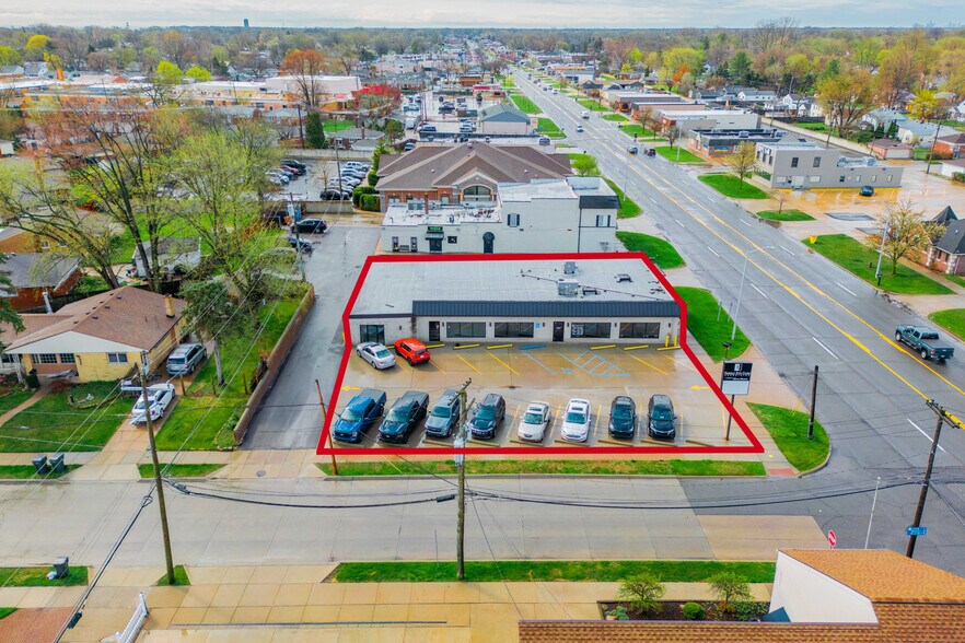 29350 Harper Ave, Saint Clair Shores, MI à vendre - Photo du bâtiment - Image 3 de 8