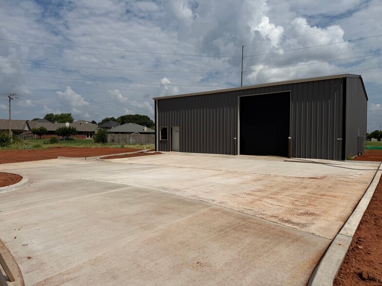 7717 NW 81st Cir, Oklahoma City, OK for lease - Building Photo - Image 3 of 6