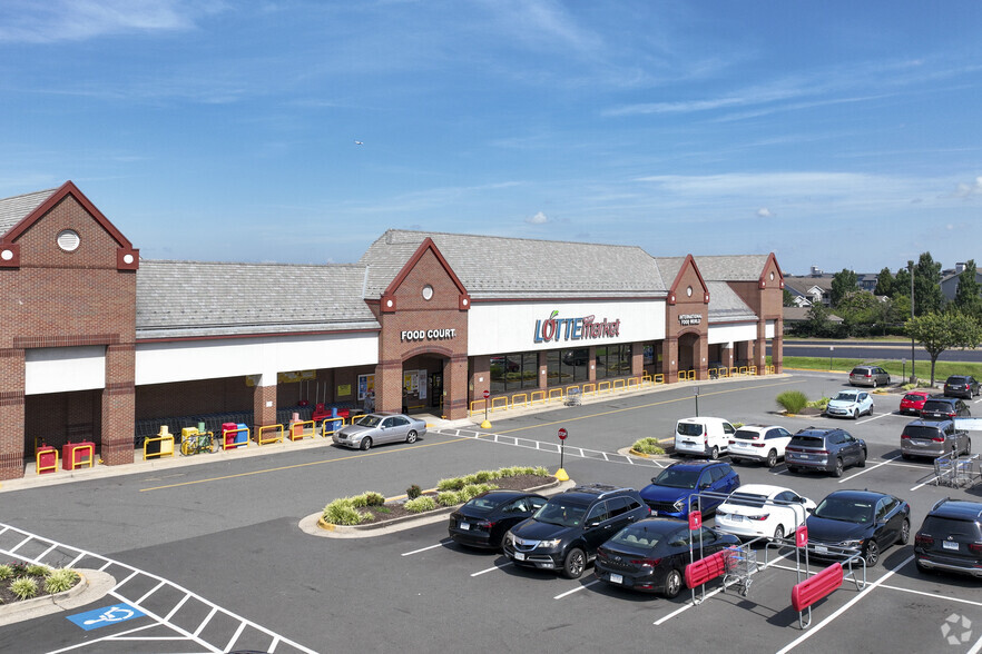 5930-6049 Centreville Crest Ln, Centreville, VA for lease - Building Photo - Image 2 of 5