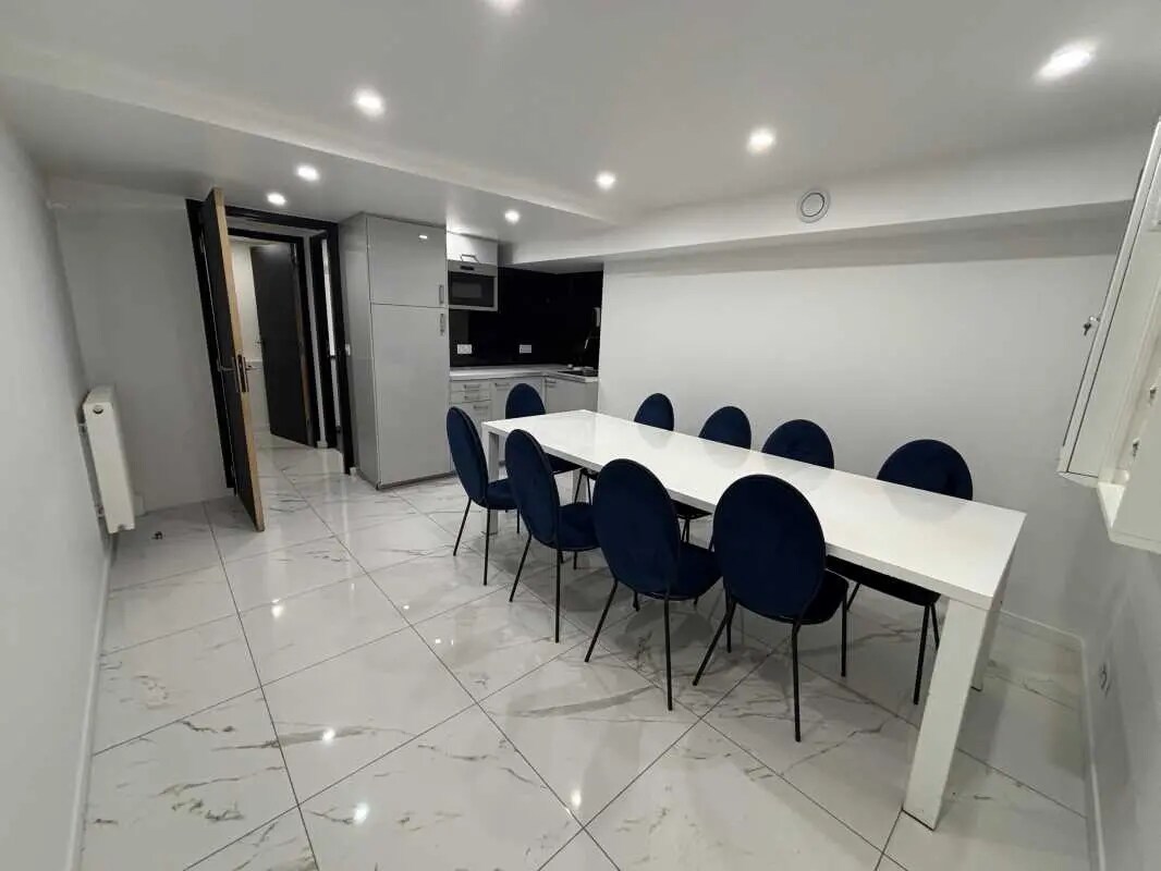 7 Rue Violet, Paris for lease Interior Photo- Image 1 of 8