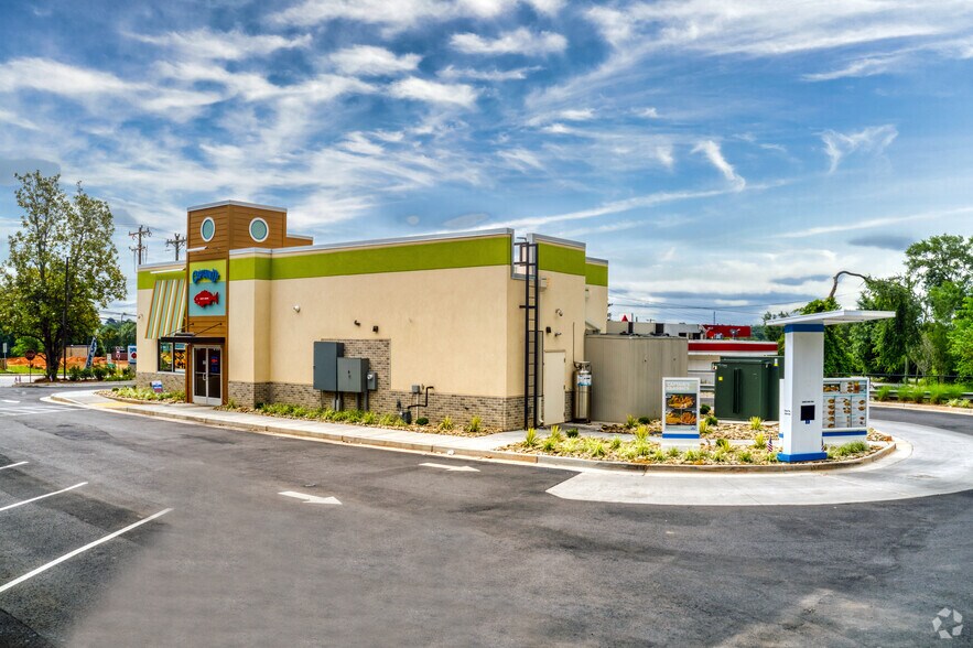 1307 Charlotte Hwy, Lancaster, SC à louer - Photo du bâtiment - Image 3 de 6