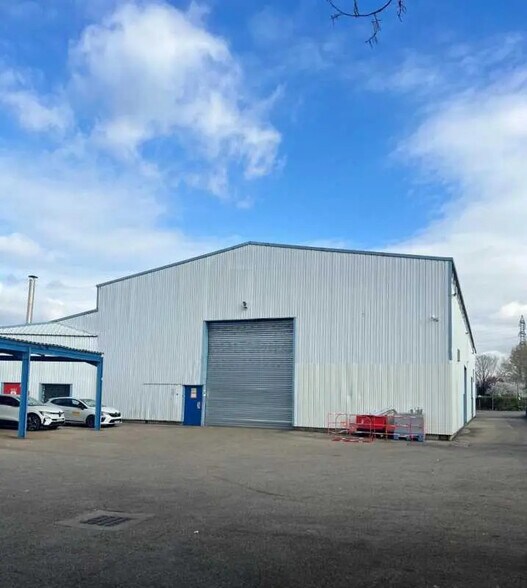 5 Avenue Karl Marx, Vaulx-en-Velin à louer - Photo du bâtiment - Image 3 de 8