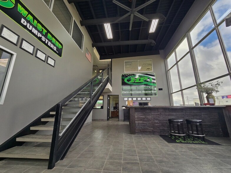 750 Industrial Dr, Clare, MI à vendre - Photo du bâtiment - Image 3 de 14