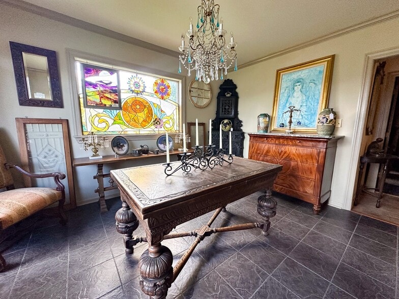 116 Oakwood Ave NW, Huntsville, AL for sale - Interior Photo - Image 3 of 5