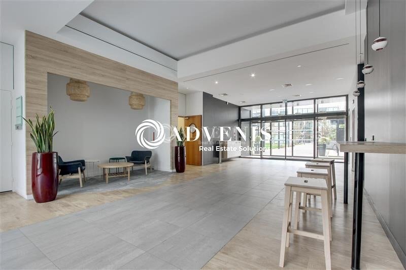 Office in Noisy Le Grand for lease - Lobby - Image 2 of 10