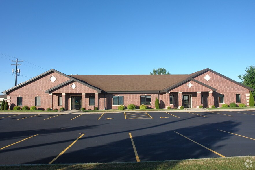 2270 Holmgren Way, Green Bay, WI à louer - Photo du bâtiment - Image 1 de 12
